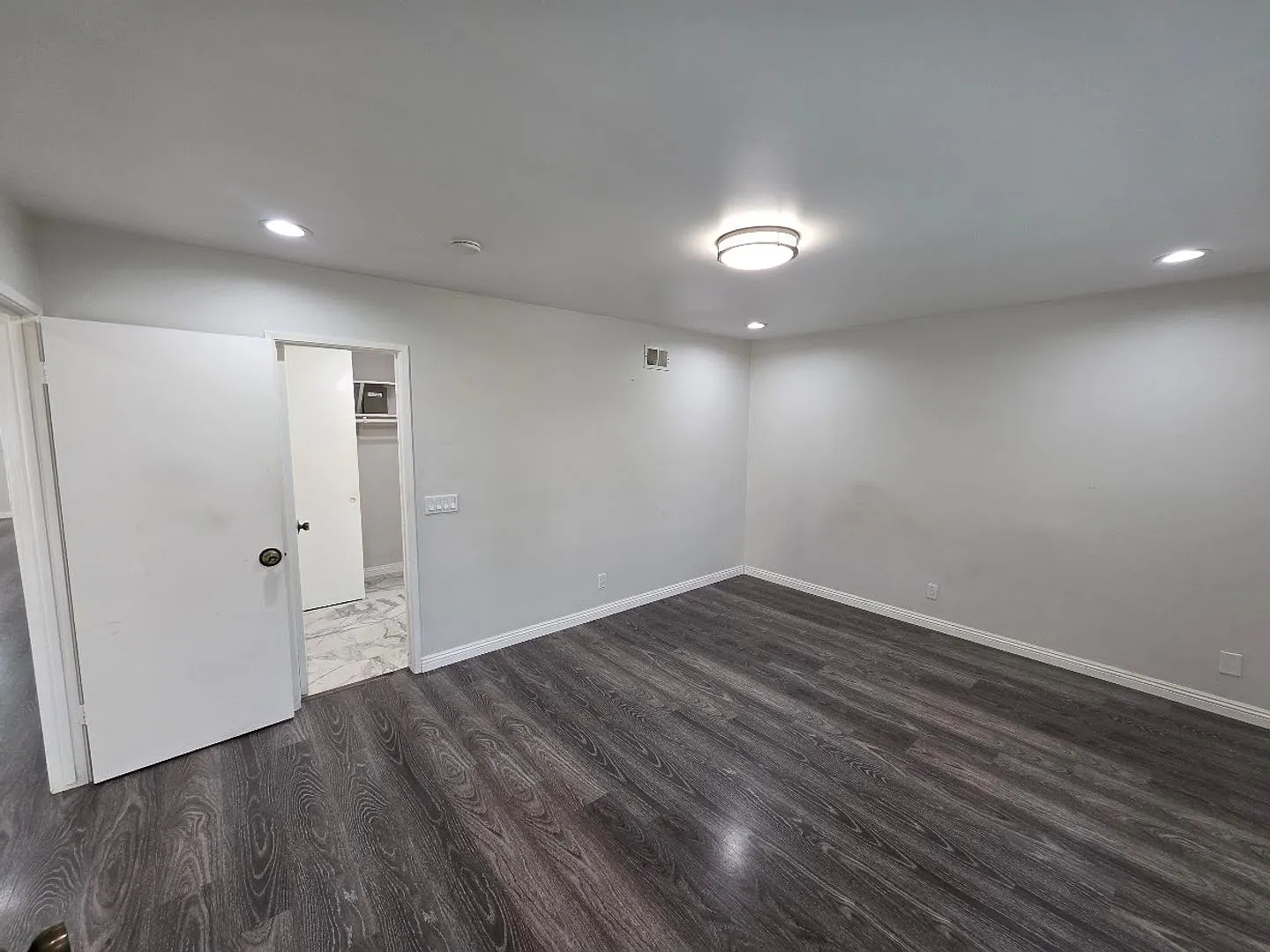 Spacious 4bd/2ba With Garage, Laundry And Front And Back Yard That Is Pet Friendly!! — Photo 2