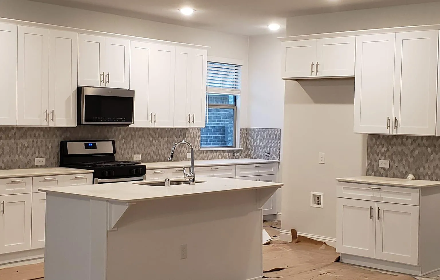 4 bed, 2.5 bath, 2692 sqft, $3,000 — Photo 3