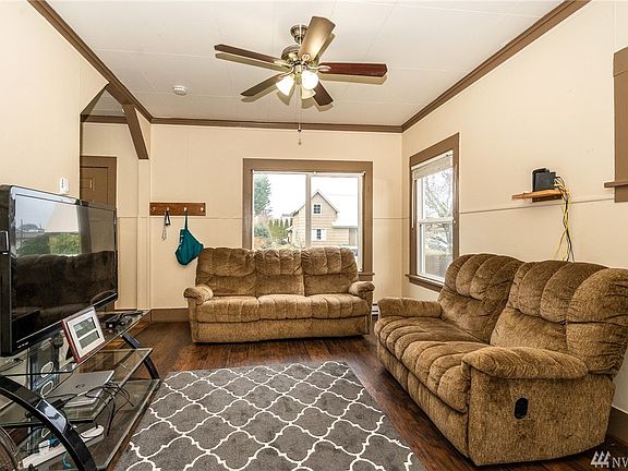 4th image of 504 S Rock St