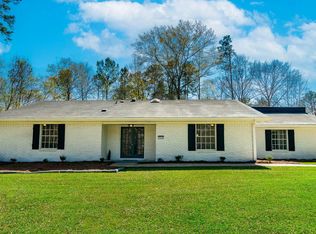 1015 Lake Estates Dr, Hattiesburg, MS 39402