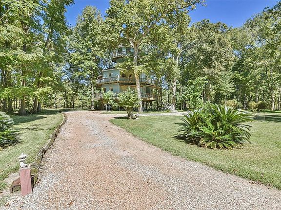 3rd image of 117 Sabine Dr