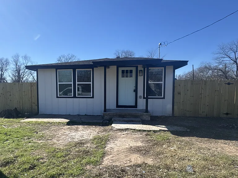 1128 Texas St — Photo 1