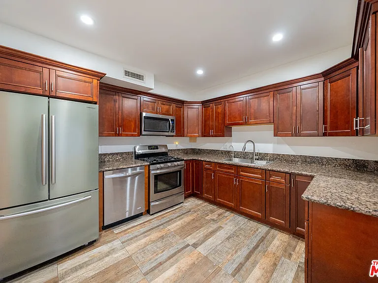600 W Stocker St #117 — Photo 9