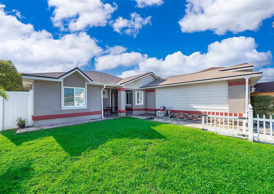 1st image of 215 APPLEWOOD COURT