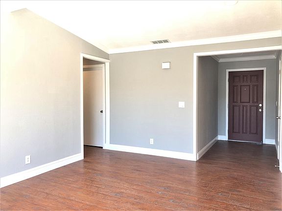 4th image of 7320 Lawnwood Dr