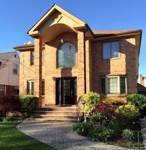 7611 270th Street, New Hyde Park, NY, 11040