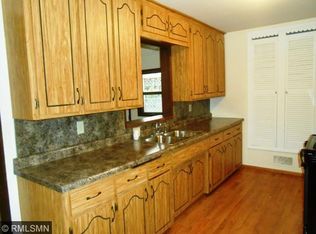 1124 Summer St, Roseville, MN 55113