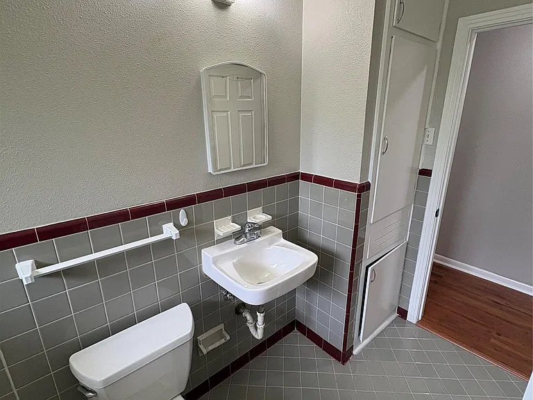 1307 Corona Dr — Photo 17
