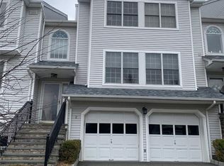 2 Forest Ridge Rd, Nyack, NY 10960