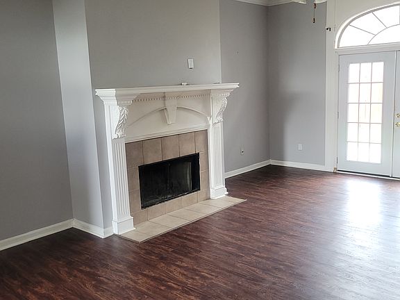 3rd image of 101 Summit Valley Cir
