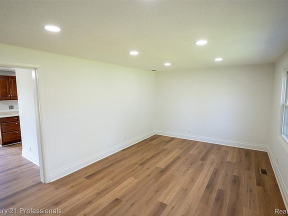 5th image of 7830 Ernst Rd