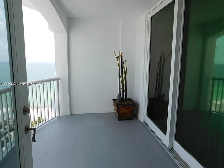 5401 Collins Ave #1213 — Photo 31