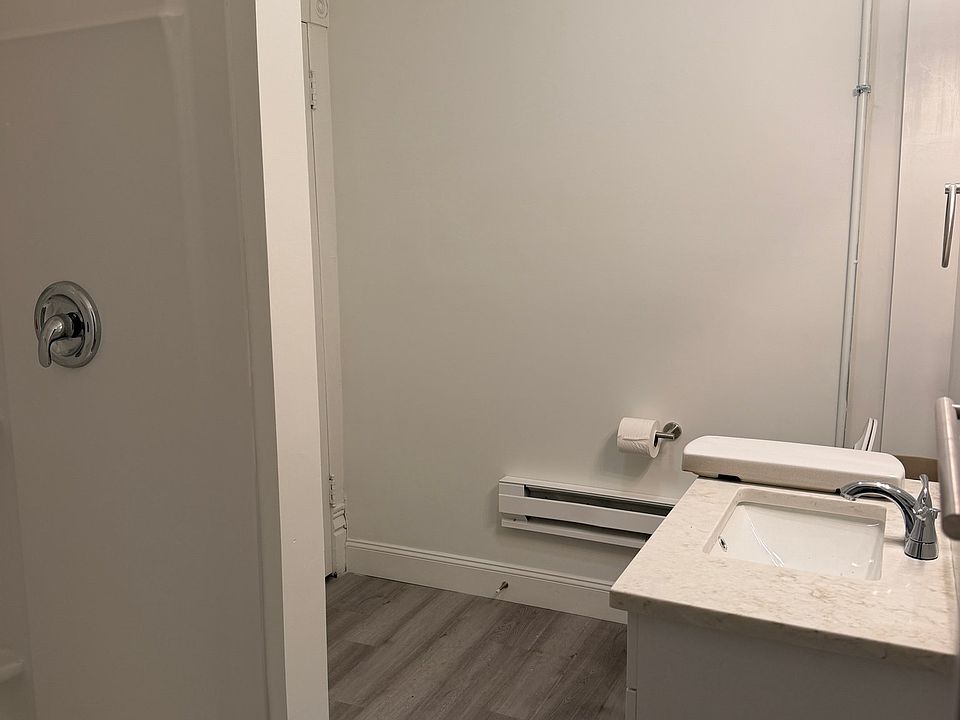 2nd image of 33 N Washington St APT 3