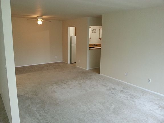 5th image of 935 Village Green Ln APT 2036