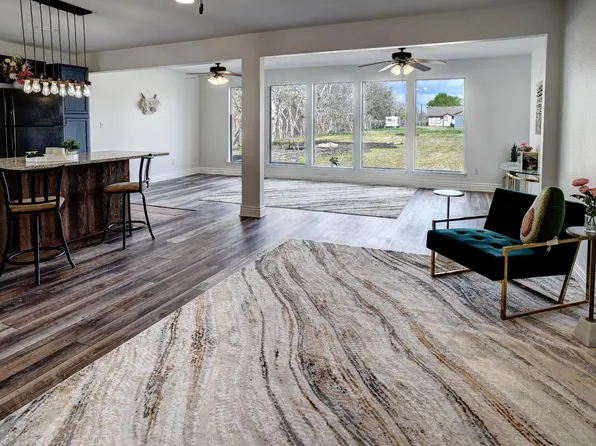 250 Shelley Ln, San Marcos, TX 78666