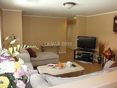 4th image of 5594 Henshaw Ave