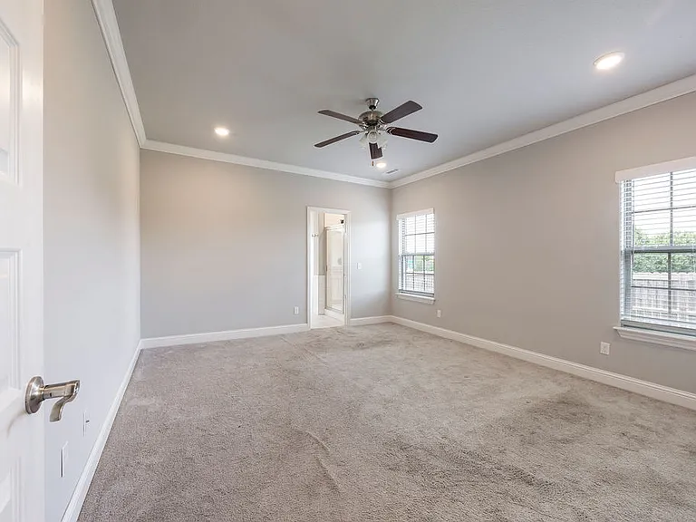 2250 N Inglewood St — Photo 8