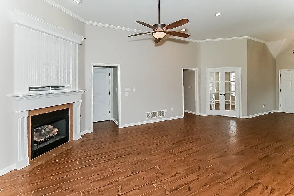 3 bed, 2.0 bath, 1997 sqft, $3,130 — Photo 3