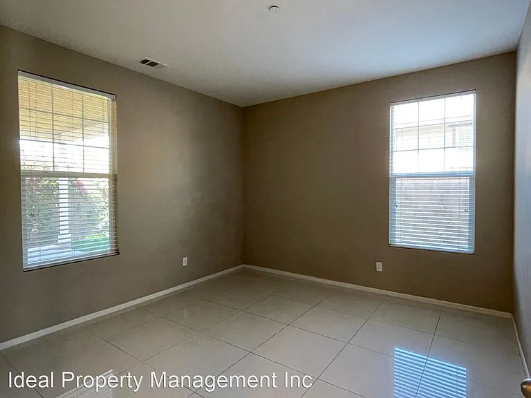 159 Fieldwood — Photo 6