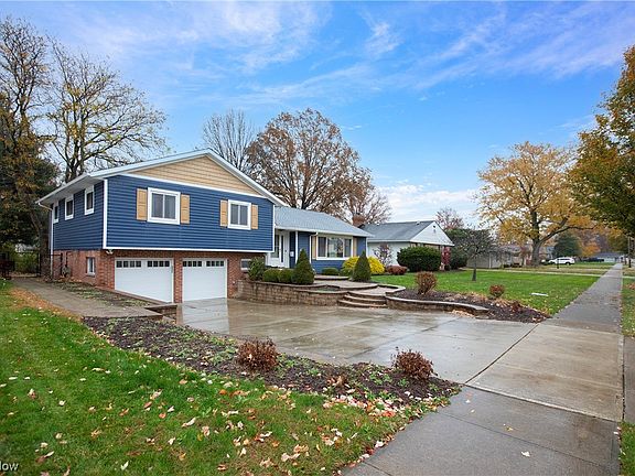 3rd image of 22606 Meadowhill Ln