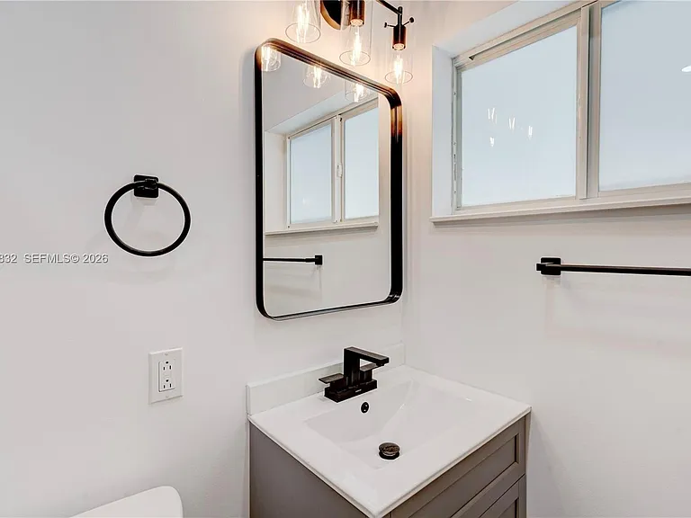 3665 SW 88th Ct — Photo 5