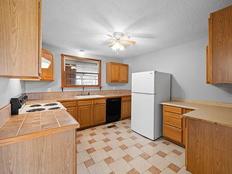 318 Verdun Dr — Photo 8