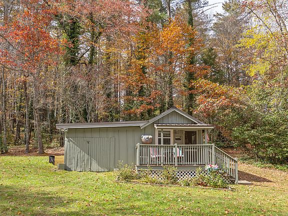3rd image of 11 Sky Ranch Lane