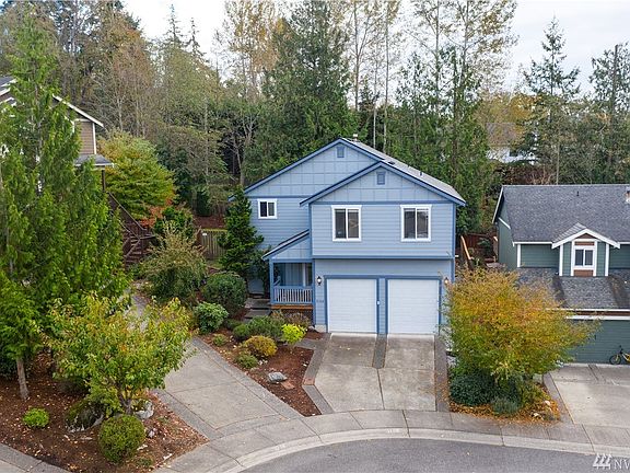 Enjoy the private corner lot and low maintenance landscaping! 