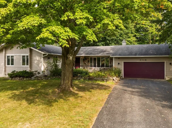 4318 Foxfire Dr, Traverse City, MI 49684