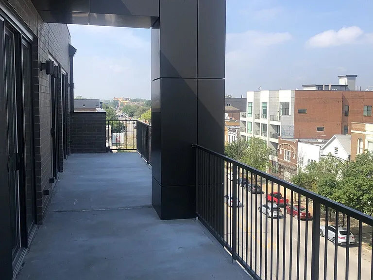 2535 W Fullerton Ave #506 — Photo 9