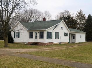 118 Dallas St, Colon, MI 49040