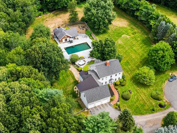 4 Foxhollow Court, East Kingston, NH 03827