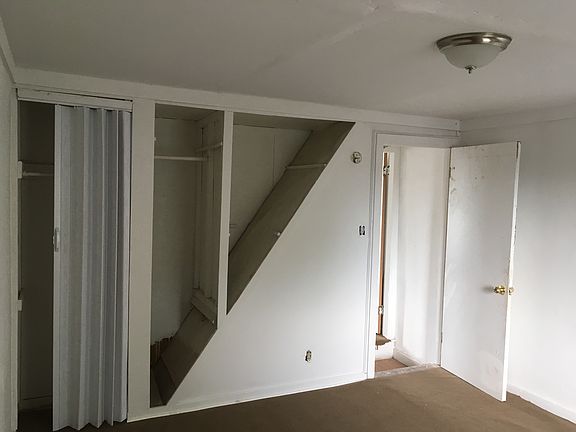 Second upper bedroom 