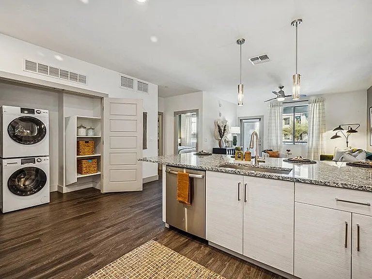 The District at Scottsdale Apartments — Photo 8
