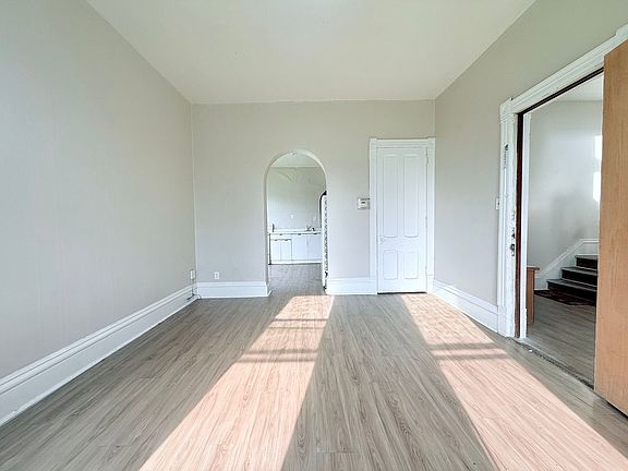 5th image of 321 Clay St APT 1