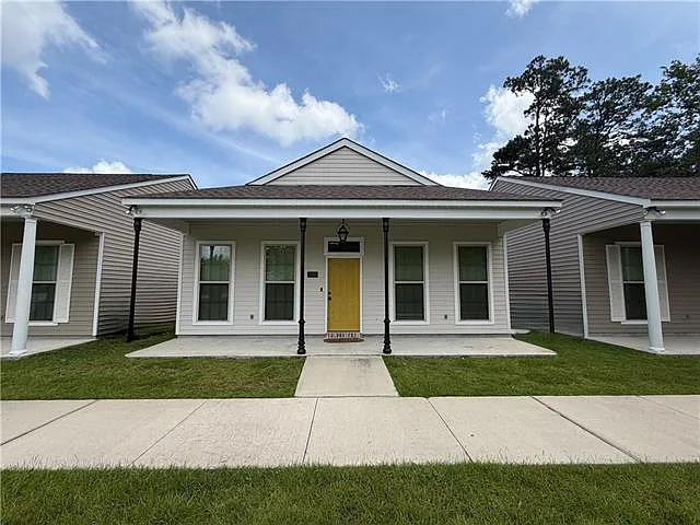 120 Christian Ln