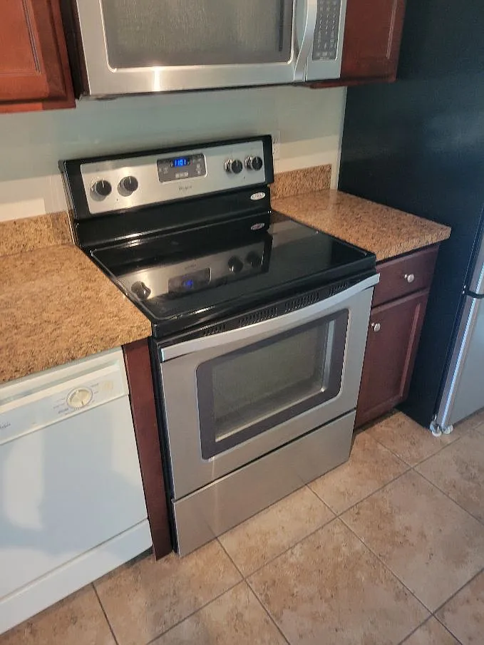2 bed, 950 sqft, $1,500 — Photo 3