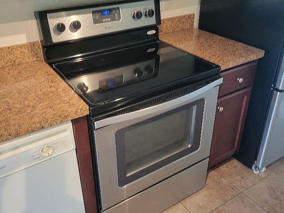 3rd image of 1114 SE 6th Ave #1114