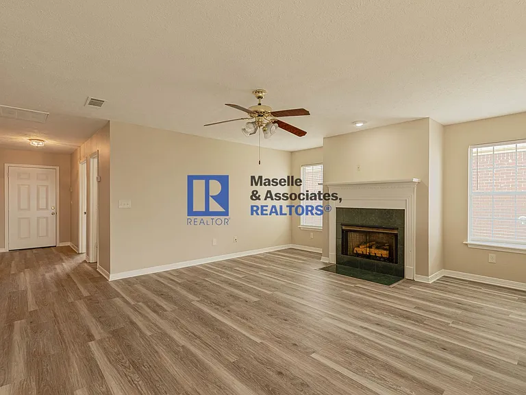 413 Woodlake Ln — Photo 14