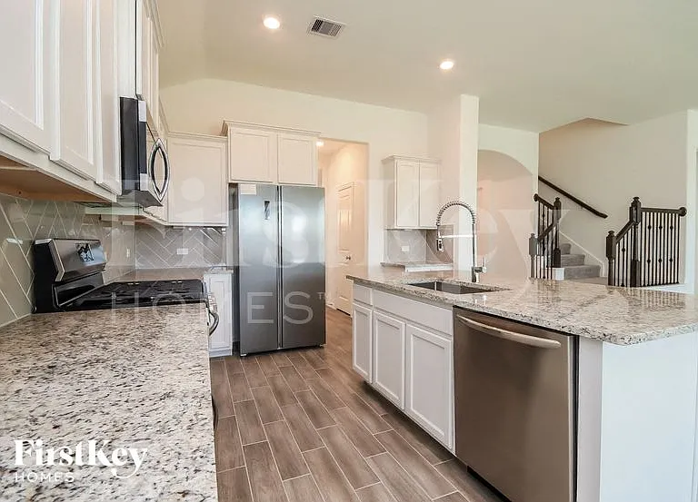 15122 Arlington Park Ave — Photo 8