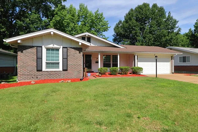 3435 Brookshire Dr photo 1