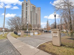 220 Forum Dr Unit 904, Mississauga, ON L4Z 4K1