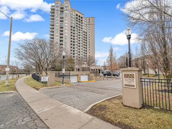 220 Forum Dr Unit 904, Mississauga, ON L4Z 4K1