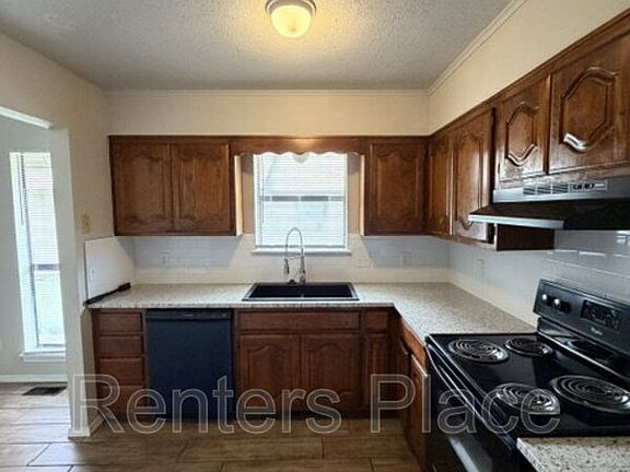 3rd image of 1548 E 74th St