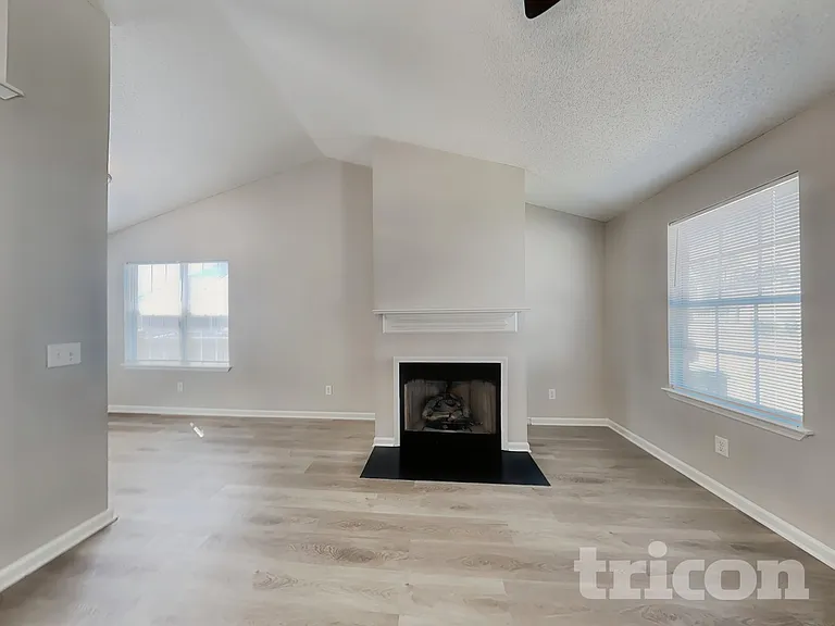 408 Walking Ln — Photo 2