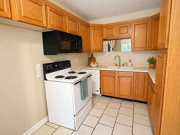 4th image of 2441 SW 54th St