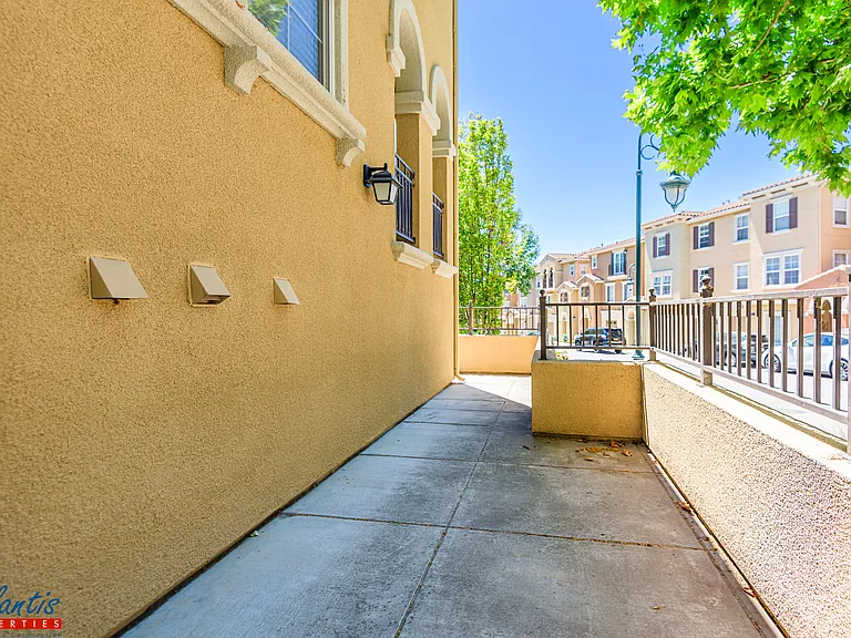 789 Batista Dr — Photo 3