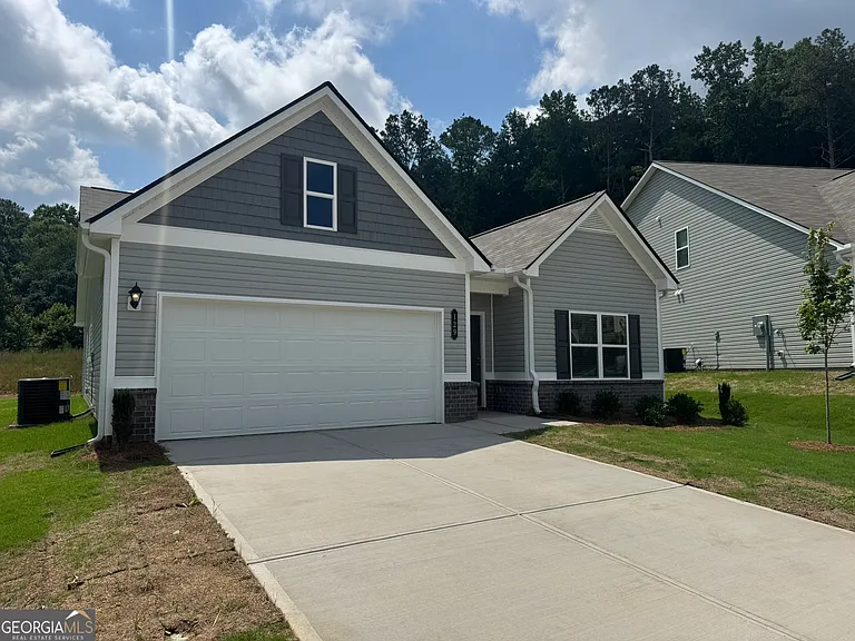 129 Sycamore Ln — Photo 2