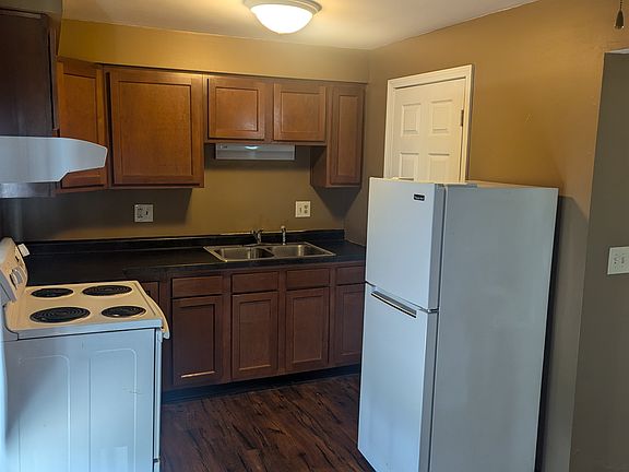 2nd image of 565 Stonyridge Ave