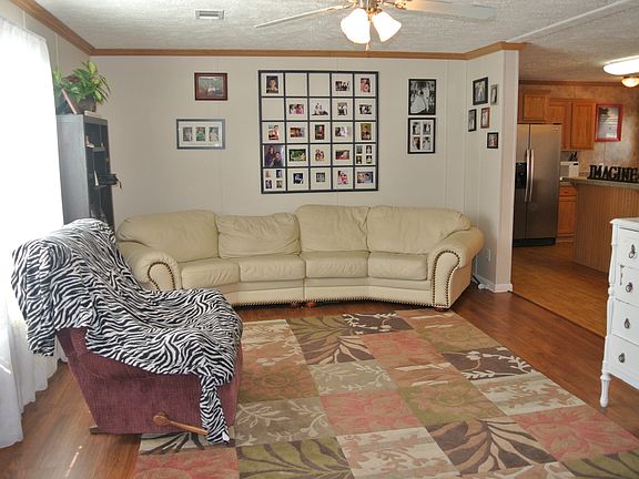 5th image of 210 Creekview Dr